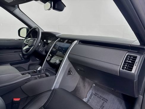 Used 2025 Land Rover Discovery S AWD/4WD image 31