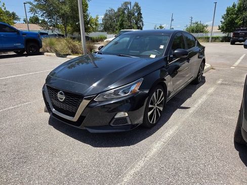 Used 2020 Nissan Altima 2.5 SR w/ Premium Package FWD image 3