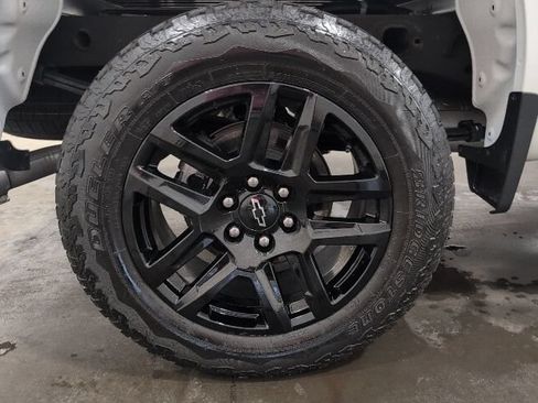 Used 2024 Chevrolet Silverado 1500 Custom Trail Boss w/ Dark Appearance Package AWD/4WD image 31
