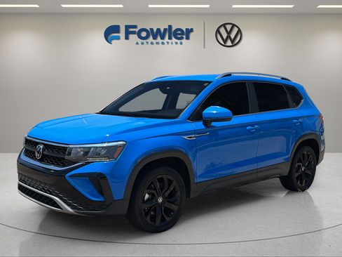 Used 2022 Volkswagen Taos SE FWD image 3