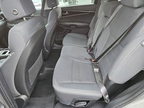 Used 2018 Kia Sorento LX image 13