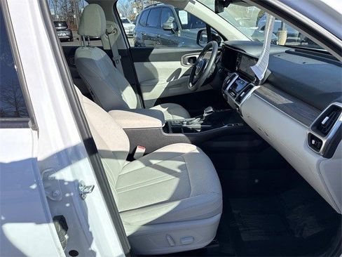 Used 2023 Kia Sorento EX w/ Panoramic Sunroof Package image 9