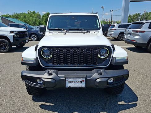 Used 2025 Jeep Gladiator Mojave AWD/4WD image 3