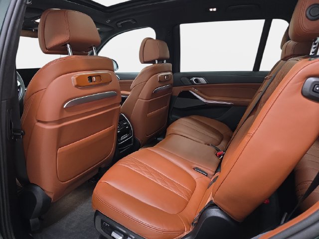 Certified 2025 BMW X7 M60i AWD/4WD image 10