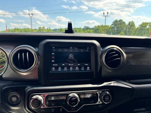 Used 2021 Jeep Wrangler Unlimited Sahara AWD/4WD image 23