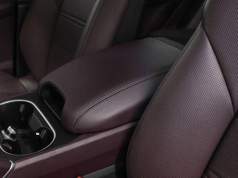 Used 2025 Porsche Cayenne E-Hybrid image 37