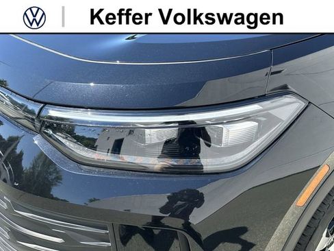 New 2026 Volkswagen Tiguan SE FWD image 9