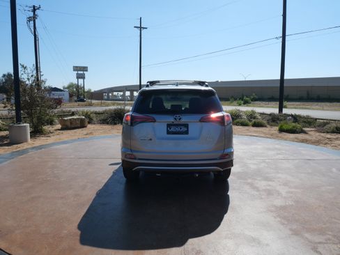 Used 2016 Toyota RAV4 XLE image 3