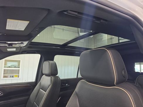 Used 2023 Chevrolet Tahoe Premier AWD/4WD image 23
