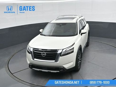 Used 2023 Nissan Pathfinder Platinum AWD/4WD image 56