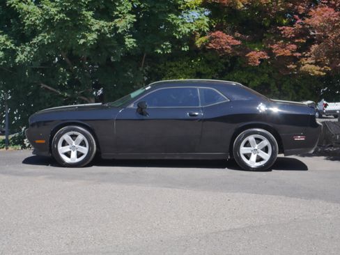 Used 2013 Dodge Challenger SXT RWD image 12