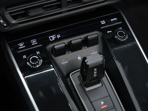 Used 2022 Porsche 911 Turbo image 42