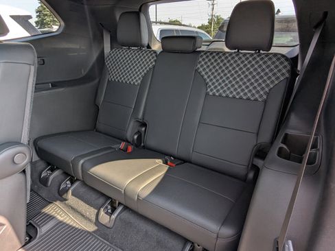 New 2025 GMC Acadia Denali w/ Super Cruise Package image 4