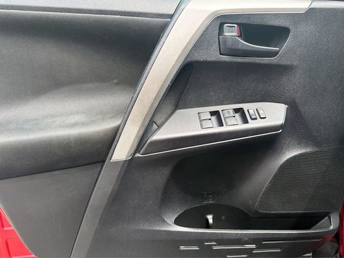 Used 2017 Toyota RAV4 LE FWD image 18