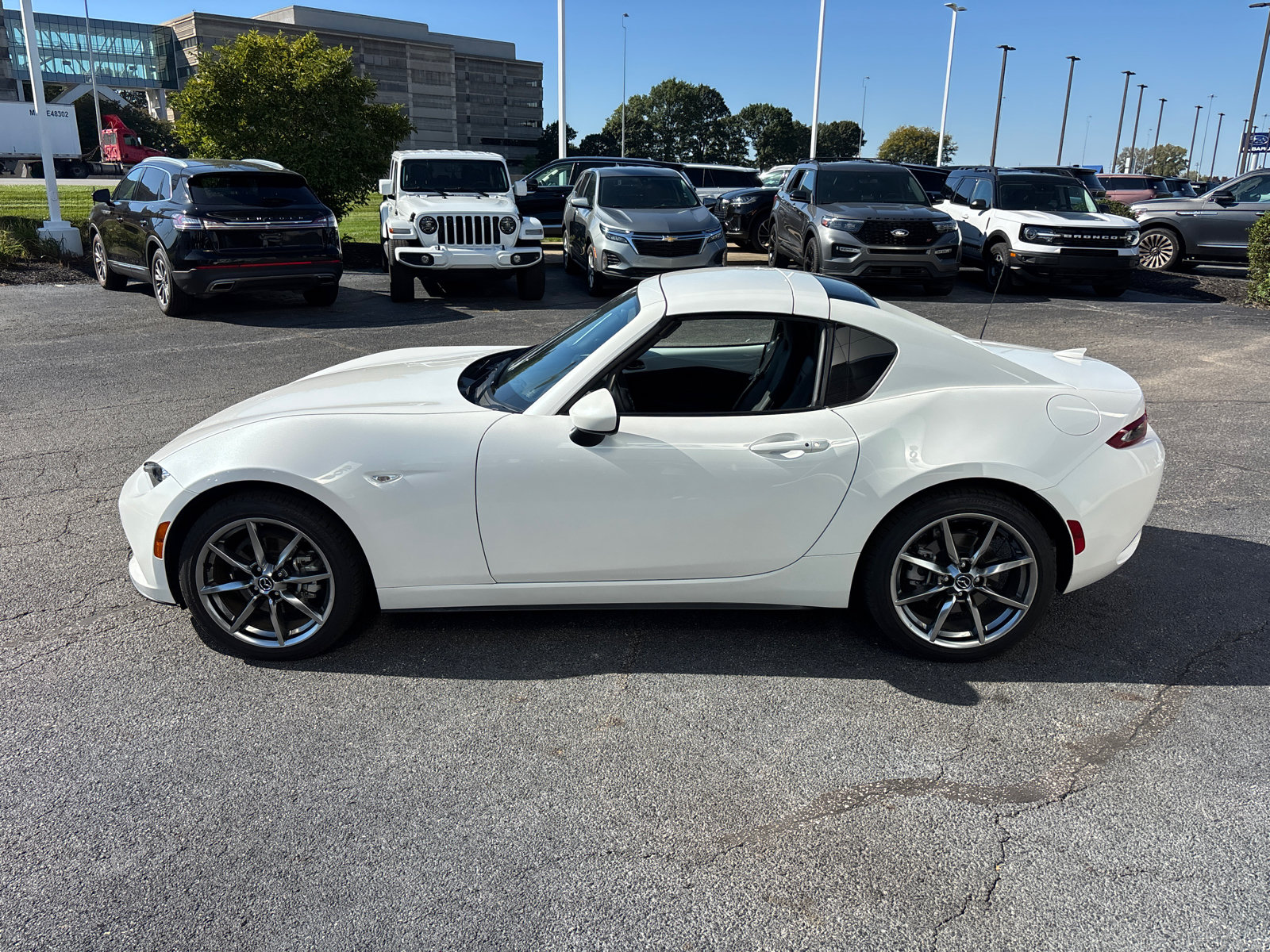 Used 2022 MAZDA MX-5 Miata RF Grand Touring RWD image 4
