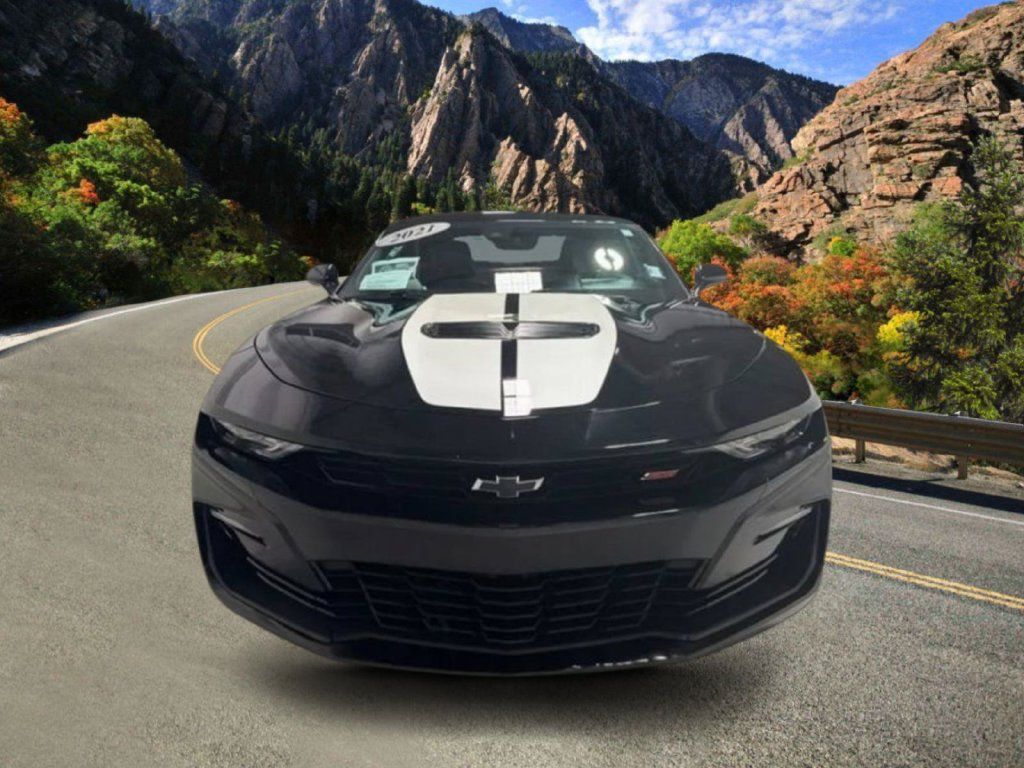 Used 2021 Chevrolet Camaro SS RWD image 4