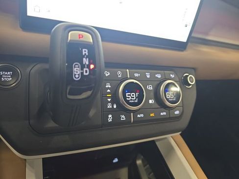 Certified 2025 Land Rover Defender 130 X-Dynamic SE AWD/4WD image 27