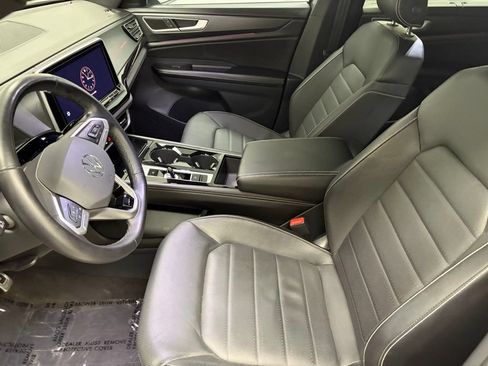 Used 2024 Volkswagen Atlas Cross Sport SEL R-Line AWD/4WD image 17