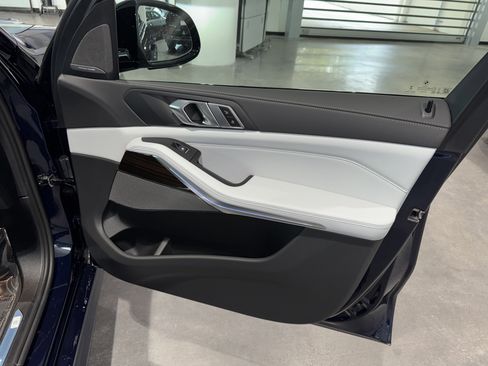 New 2026 BMW X5 xDrive50e w/ M Sport Package image 8