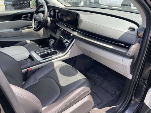 Used 2024 Kia Carnival EX FWD image 14