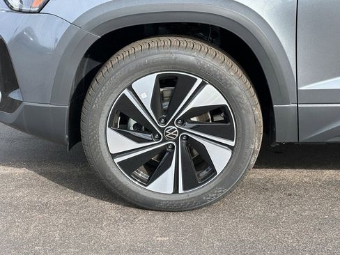 New 2025 Volkswagen Taos SE image 6