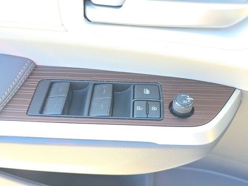 Used 2023 Toyota Sienna XLE image 24