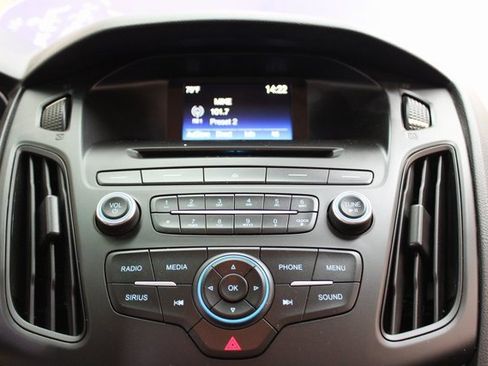 Used 2017 Ford Focus SE image 16