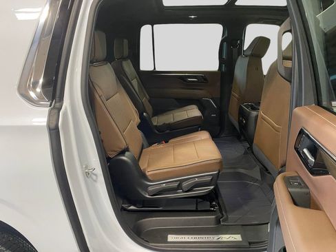 New 2026 Chevrolet Suburban High Country image 12