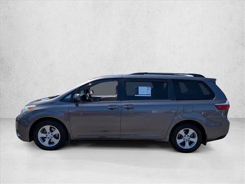 Used 2016 Toyota Sienna LE FWD image 9