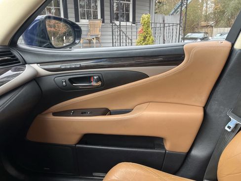 Used 2013 Lexus LS 460 AWD image 13