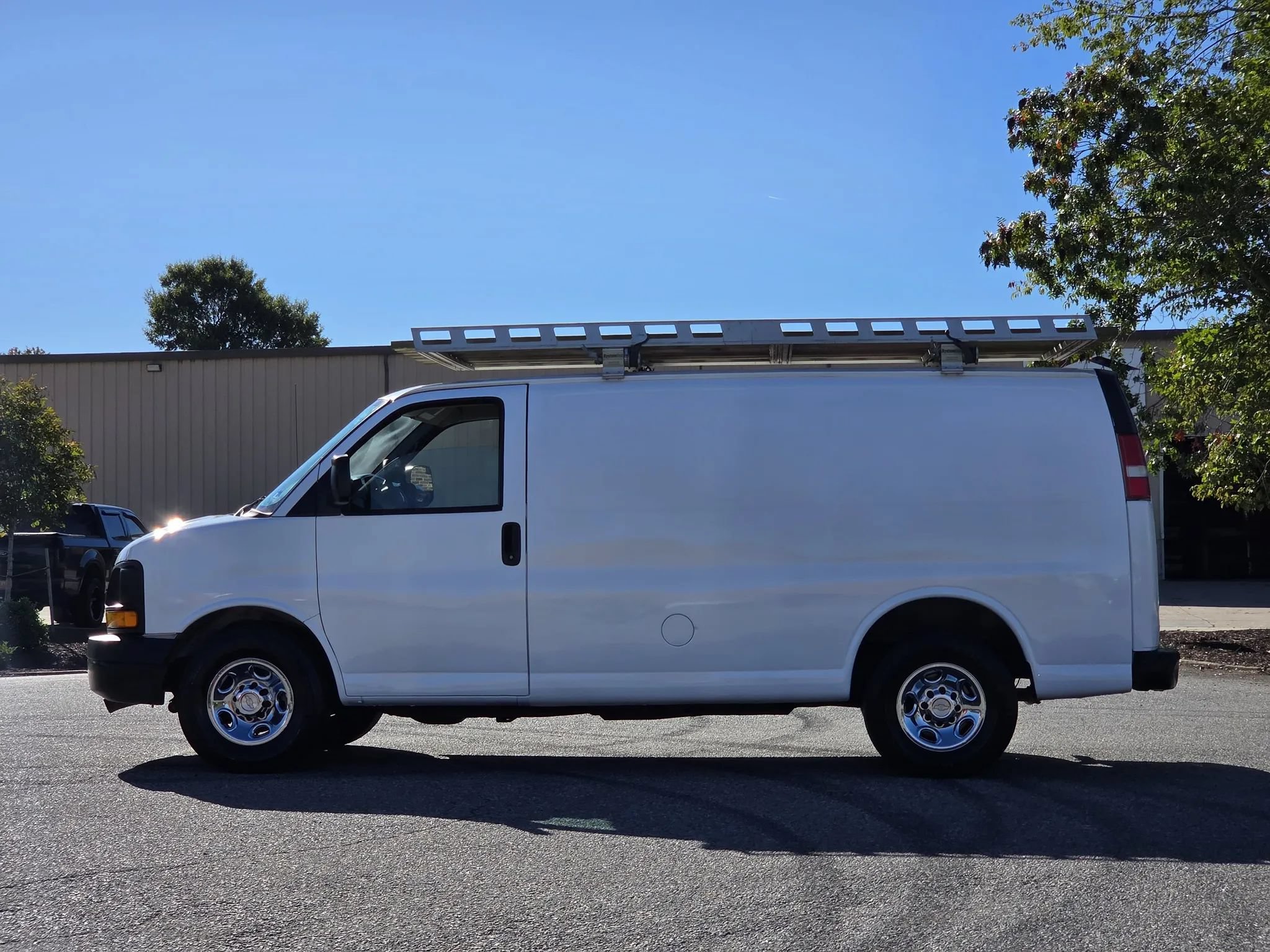Used 2011 Chevrolet Express 2500 RWD image 6