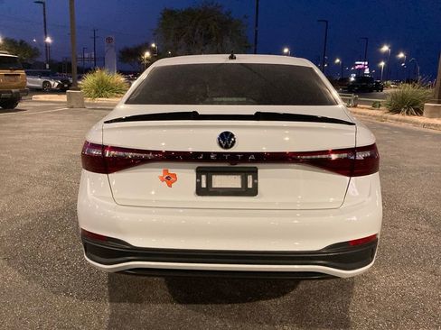 Used 2025 Volkswagen Jetta Sport image 5