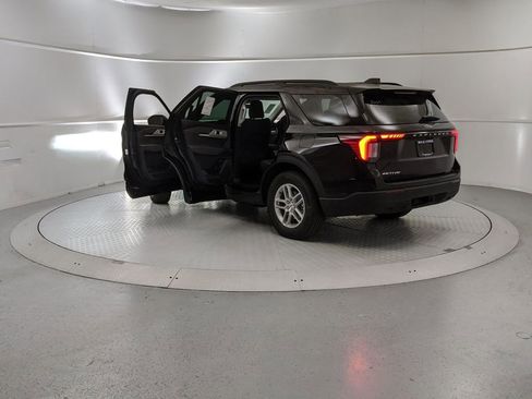 New 2025 Ford Explorer Active image 10