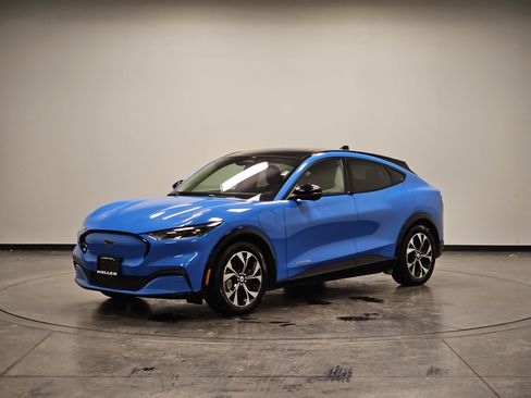 Used 2022 Ford Mustang Mach-E Premium image 4