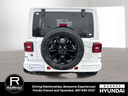 Used 2022 Jeep Wrangler Unlimited Sahara image 9