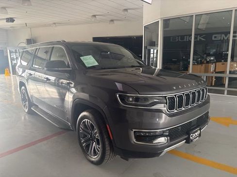 Used 2023 Jeep Wagoneer L Series II image 4