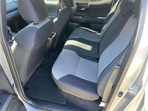 Used 2022 Toyota Tacoma TRD Sport image 16
