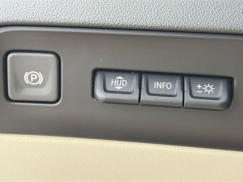 Used 2024 Buick Enclave Avenir image 23