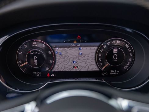 Used 2024 Bentley Bentayga AWD/4WD image 26