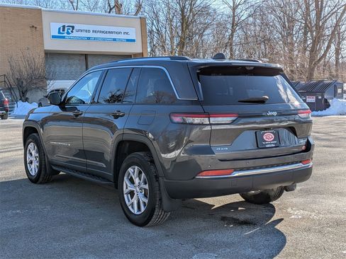 Certified 2022 Jeep Grand Cherokee Limited w/ Luxury Tech Group II image 6