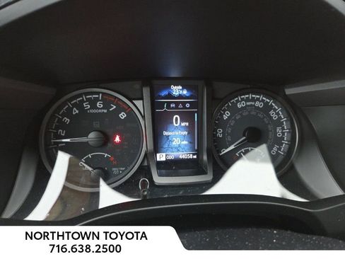 Used 2022 Toyota Tacoma TRD Sport image 12