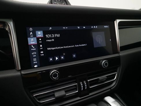 Certified 2024 Porsche Macan S image 24