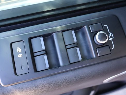 Used 2017 Land Rover Discovery HSE Luxury AWD/4WD image 29