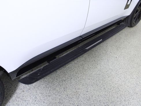 New 2026 Land Rover Range Rover Long Wheelbase SE AWD/4WD image 9