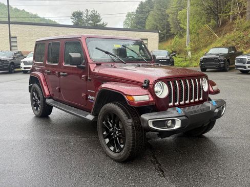 Certified 2022 Jeep Wrangler Unlimited Sahara w/ Cold Weather Group AWD/4WD image 2