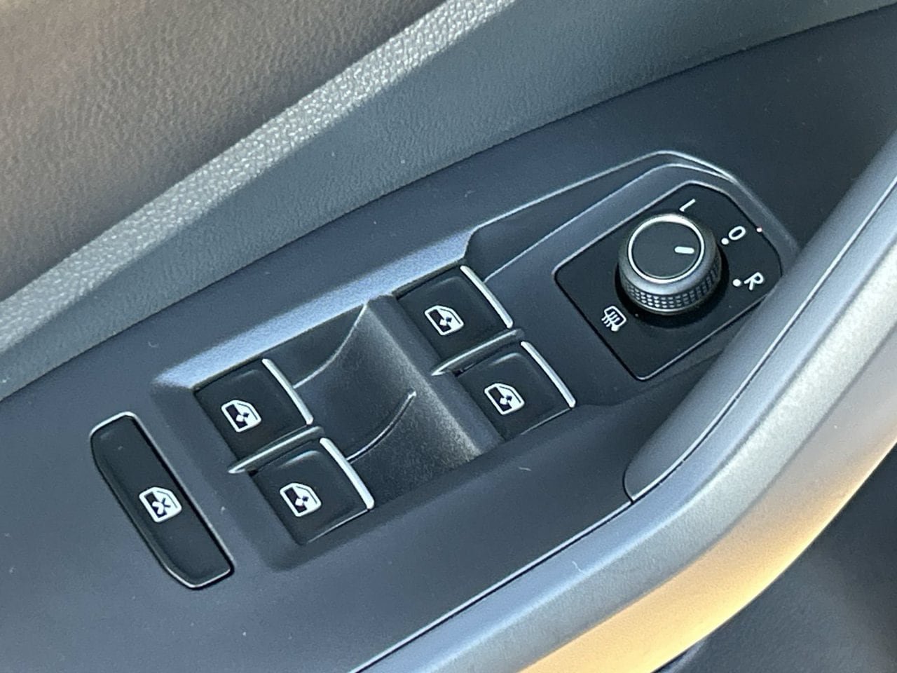 Certified 2023 Volkswagen Jetta SE w/ Panoramic Sunroof Package FWD image 17