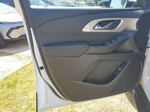 Used 2021 Chevrolet Traverse LT image 21