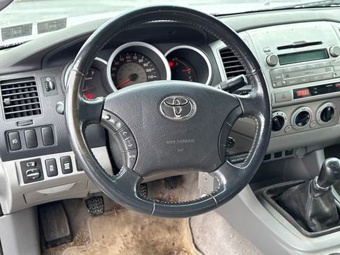 Used 2010 Toyota Tacoma 4x4 Access Cab V6 image 18