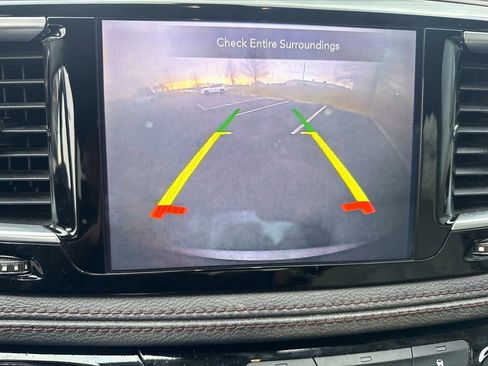 Used 2018 Chrysler Pacifica Limited image 23