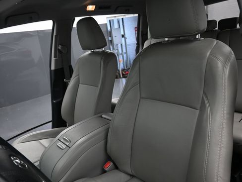 Used 2018 Toyota Highlander LE image 9